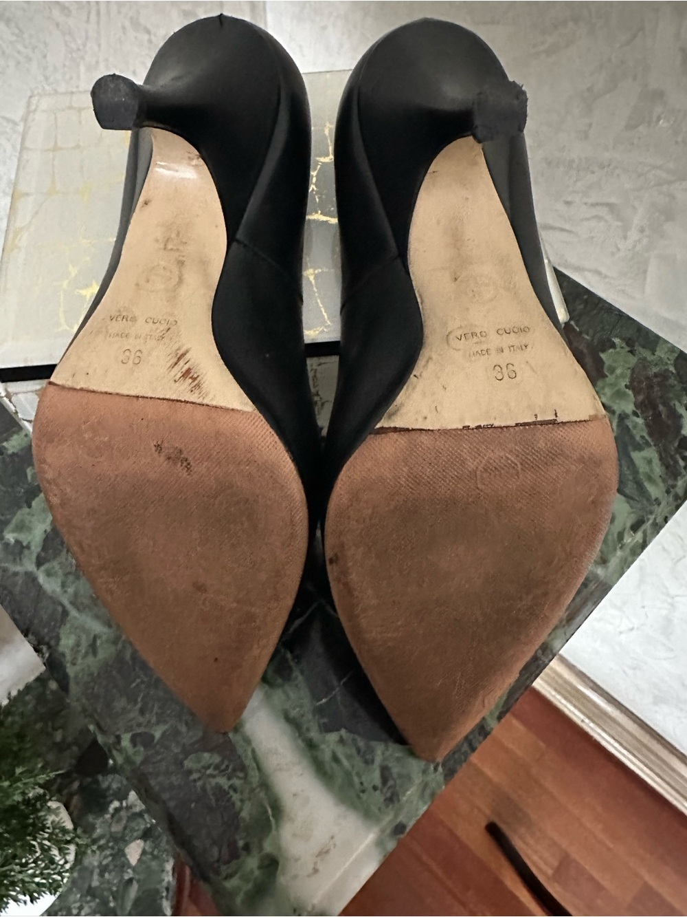 Giorgio Armani Black Leather Pointed Pumps - Picture 9 of 10